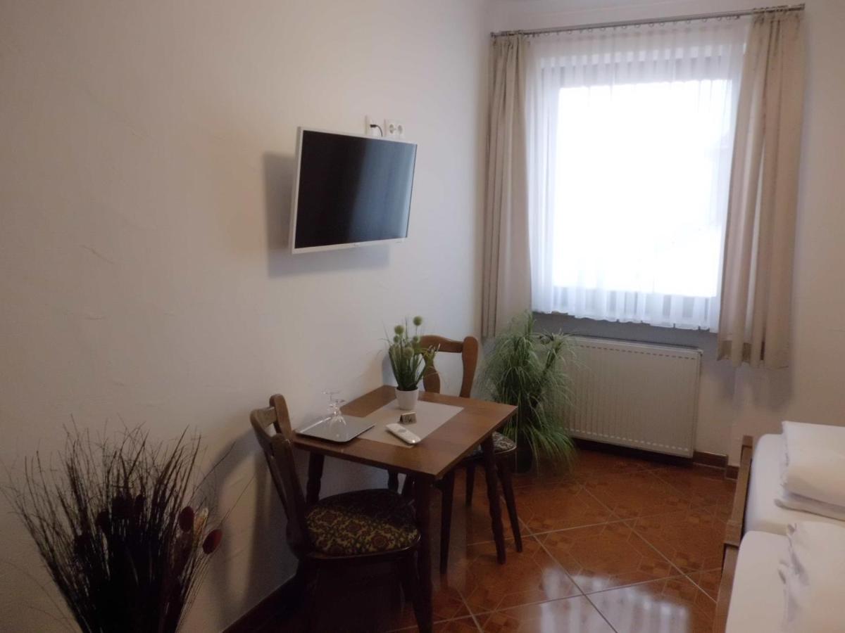 Hotel Restaurant Zur Pfanne Urbar  Exteriér fotografie